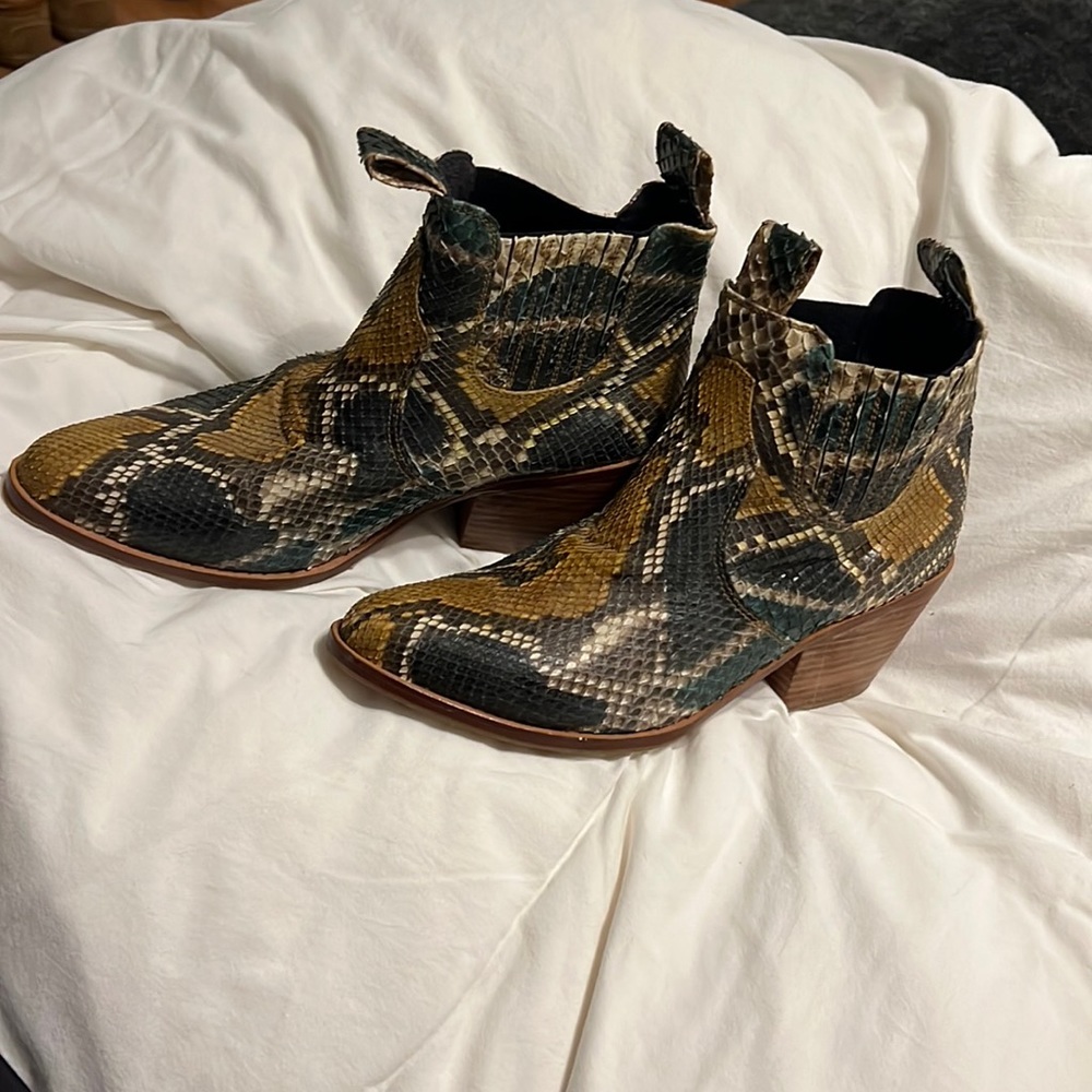 Wandering Coyote Snake Skin Boots